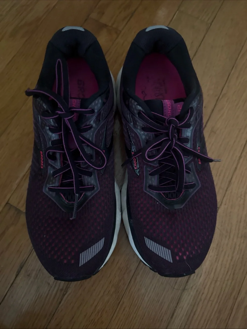 Brooks Ghost 12 Women's Running Shoes in Plum and White